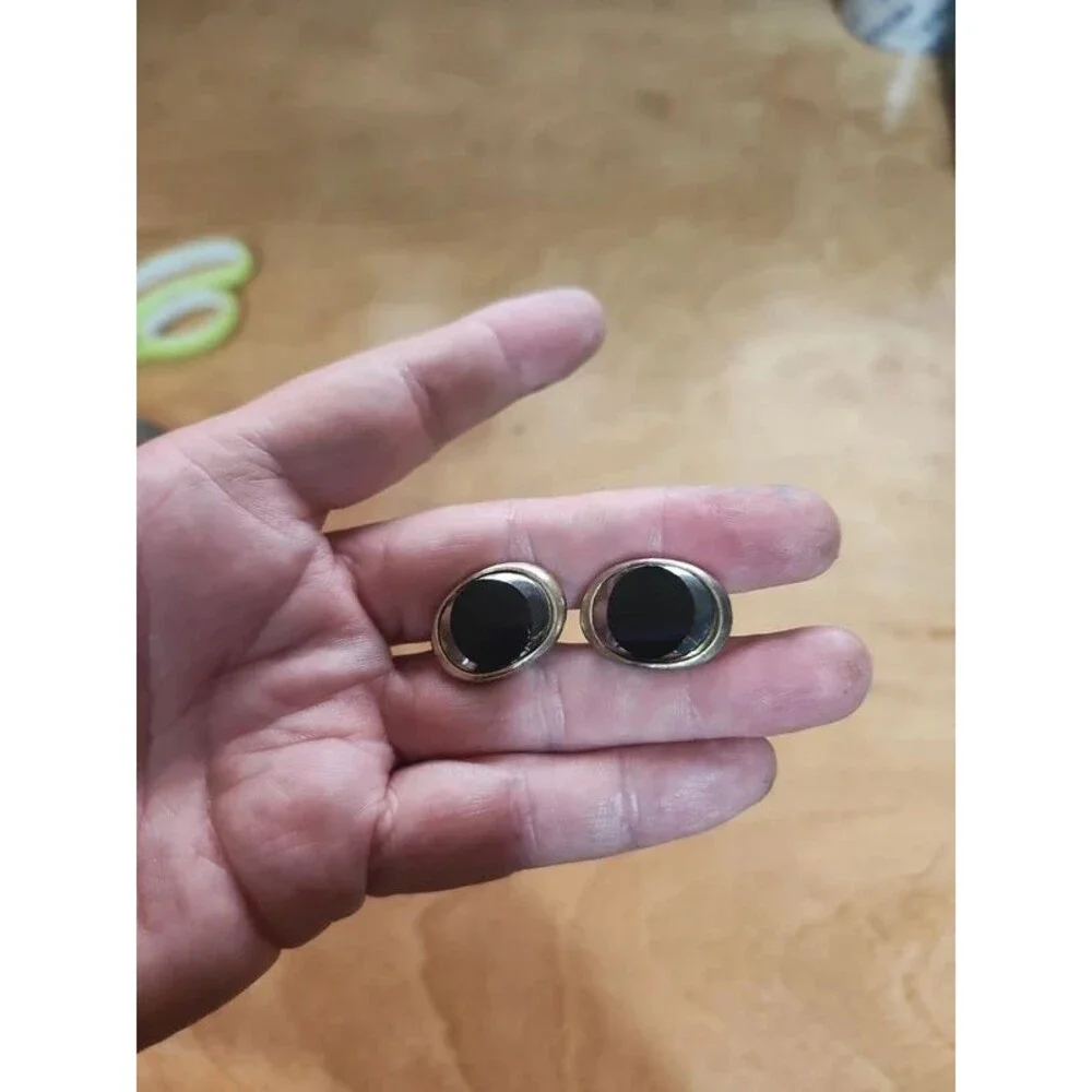 Gokd and black onyx  cufflinks